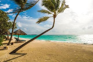 Situace začíná být kritická, hlásí Češi, které válka uvěznila na Maledivách